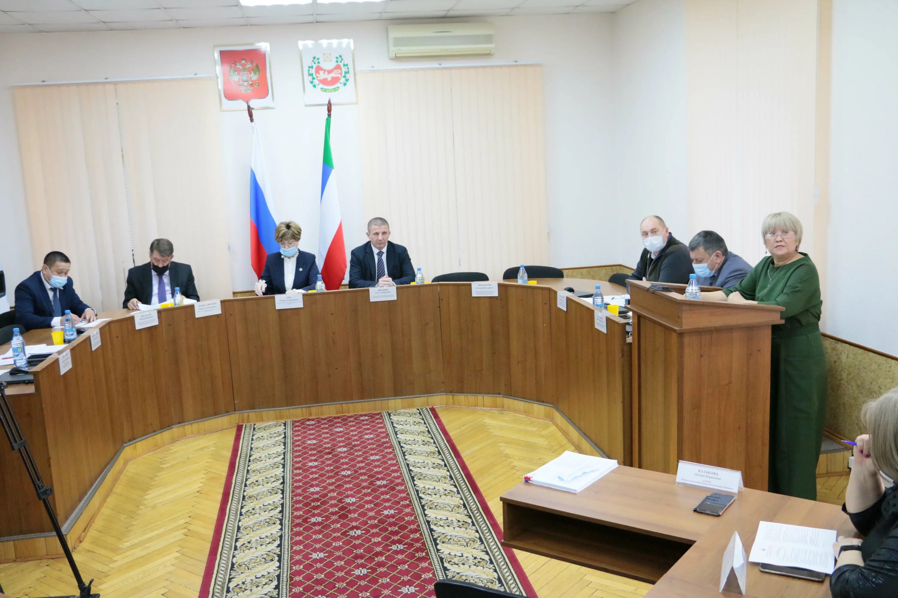 правительство хакасии здание. хакасский национальный краеведческий музей абакан. хакасия региональный центр. верховный суд республики хакасия официальный сайт. ск тея хакасия.