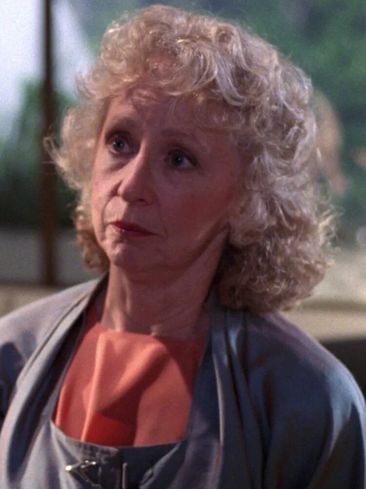 Anne haney 1997. Энн хейни в коломбо. Энн хейни лжец лжец. Энн хейни. Энн хейни в молодости.