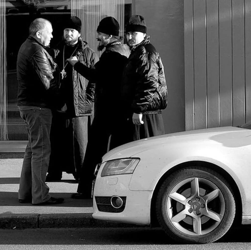 Bmw 90е бандиты. Много пацанов. Бандит из 90. Бандиты на ауди. Одежда бандитов 90-х.