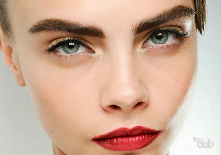 Как сделать глаза больше с помощью макияжа MARIECLAIRE