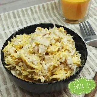 Блинный салат с куриной грудкой классический