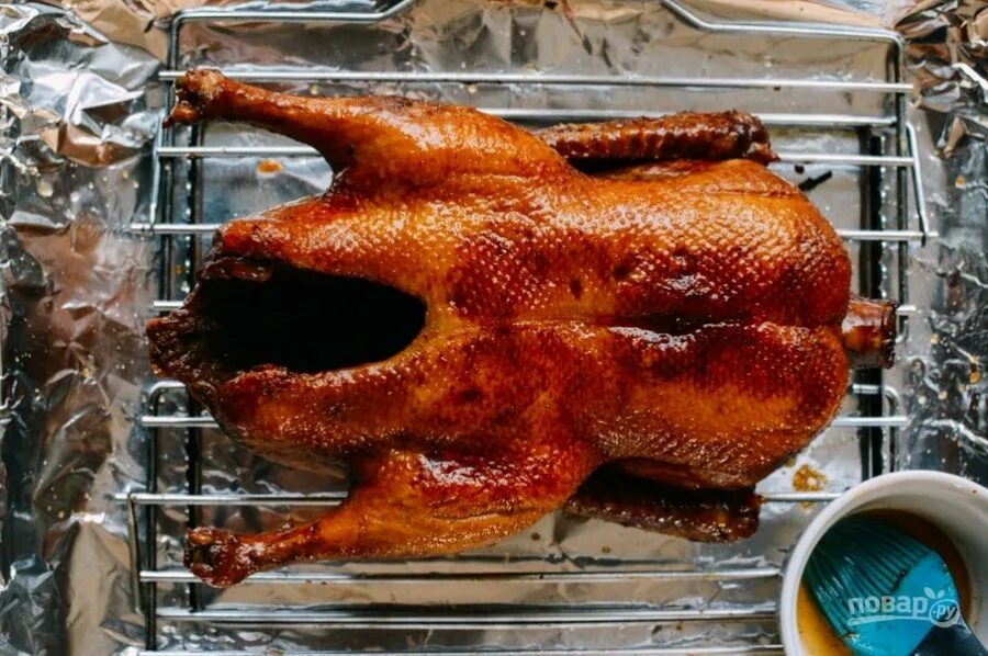 Утка запеченная в духовке в рукаве. Утка запеченная в духовке. Как замариновать утку для духовки целиком. Маринад для утки в духовке. Как замариновать утку для духовки целиком.
