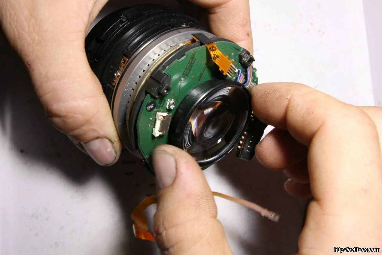 фотообъектив в разборе. Disassembled canon. Canon powershot g9 плата питания. как разобрать кэнон. разобранный canon 60 в.