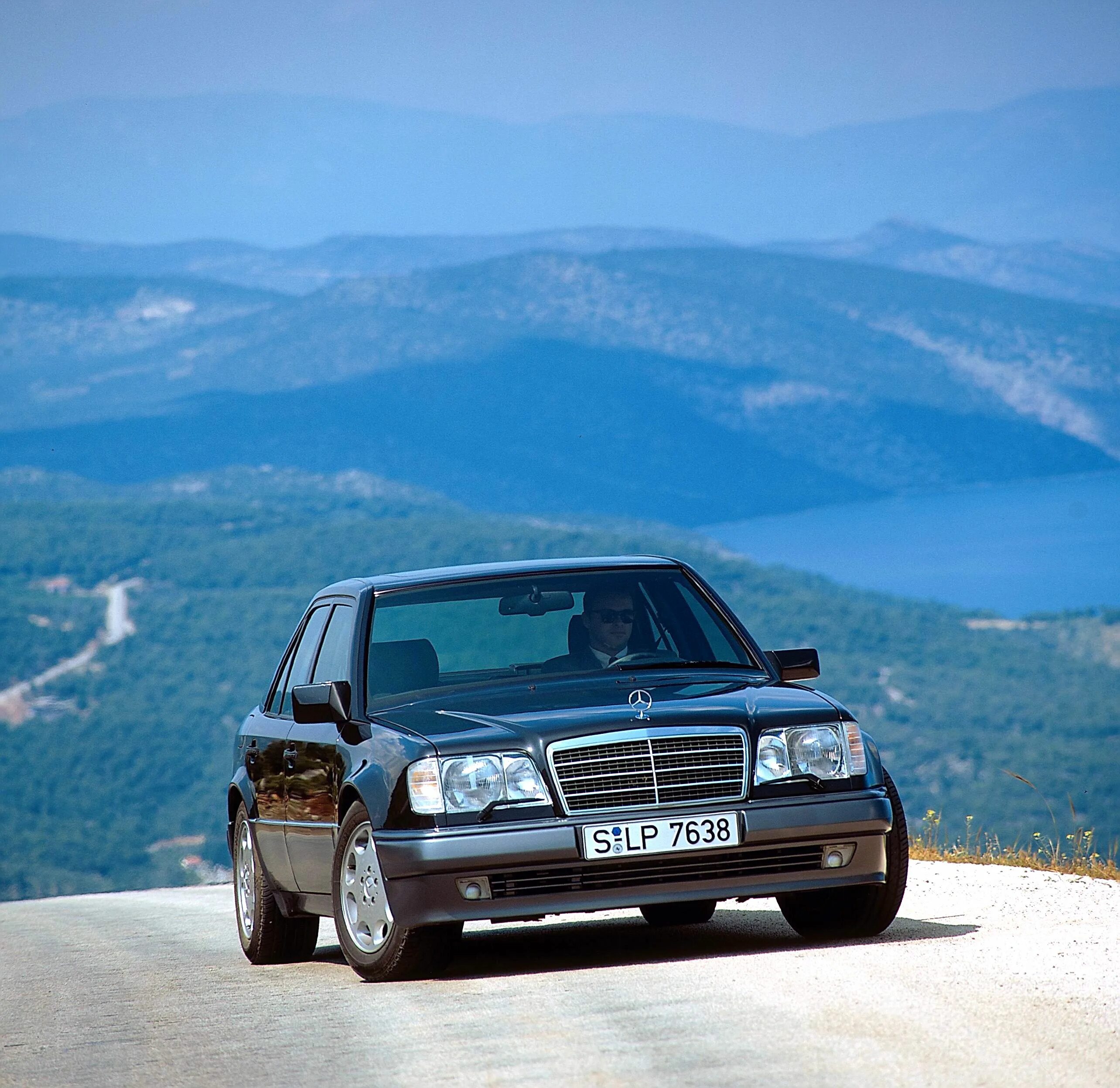 Mercedes w14. Мерседес Бенц w124 e500. Mercedes Benz w124 e500. Мерседес Бенц е500 w124. Mercedes Benz 124 e500.