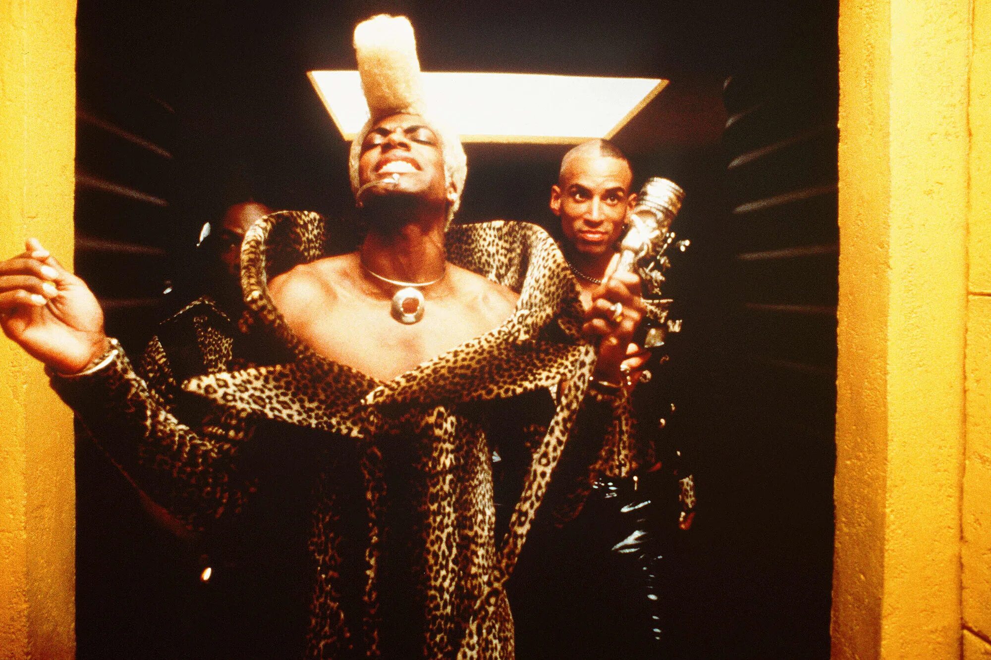 Пятый элемент (1997)