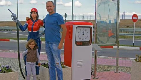 На кольцевой дороге 4 бензоколонки