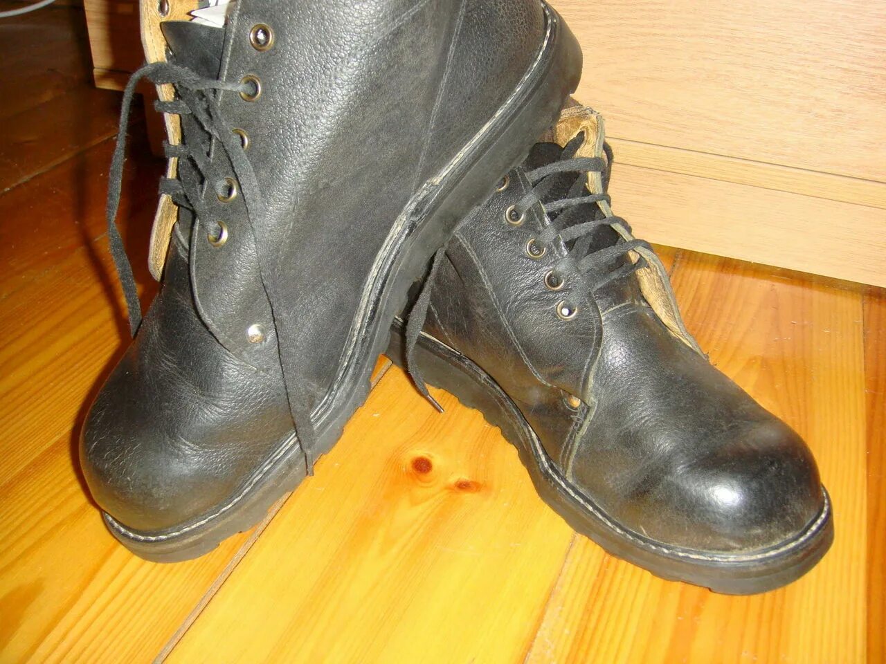 Советские ботинки. Ботинки офицерские ссср скороход. Ботинки фабрики скороход. Скороход туристские ботинки ссср. М59 ботинки шведские.