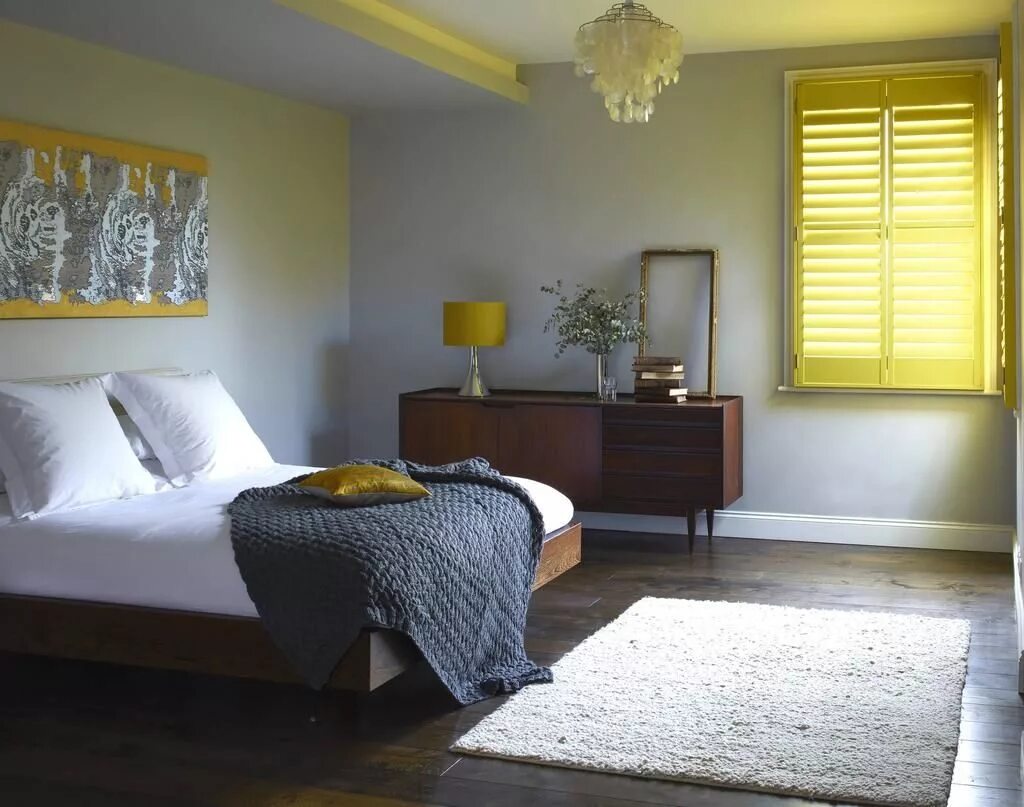 Покраска стен в интерьере. Серо желтая спальня. Желто серые стены. Спальня в серо желтых тонах. Серо желтый интерьер спальни.