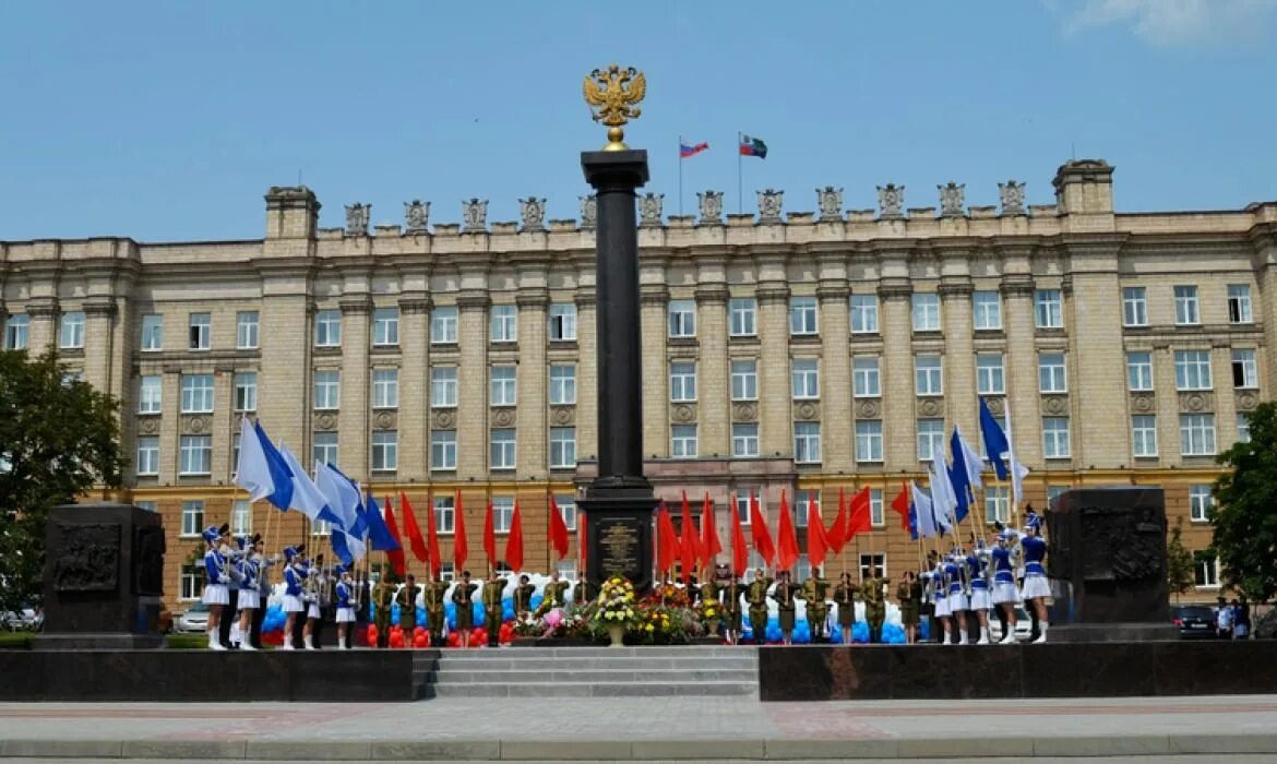 Белгород город воинской славы год. Стела «город воинской славы» (Белгород). Город Белгород город воинской славы. Памятник стела город воинской славы Белгород.