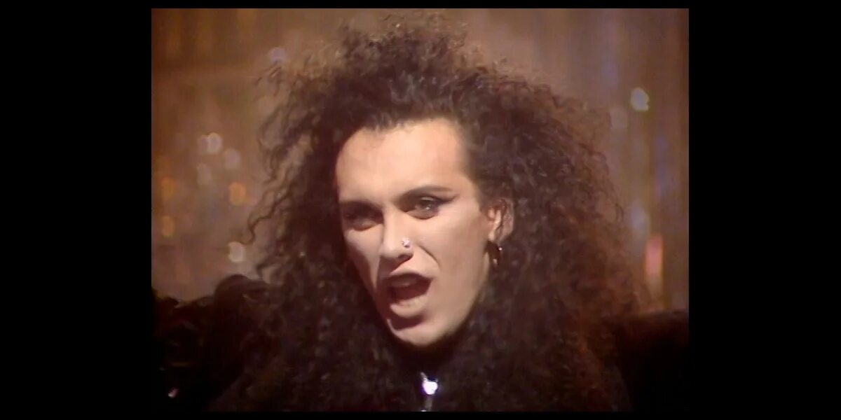 You spin me right baby right. You spin me round. бейби райт нау. you spin me round клип. райт нау песня.