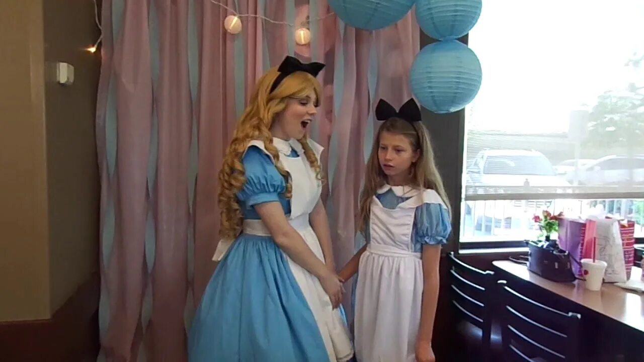 Отличие алис. Алиса Минни. Алиса мини фото. Алиса мини белая. Алиса и Алиса мини.