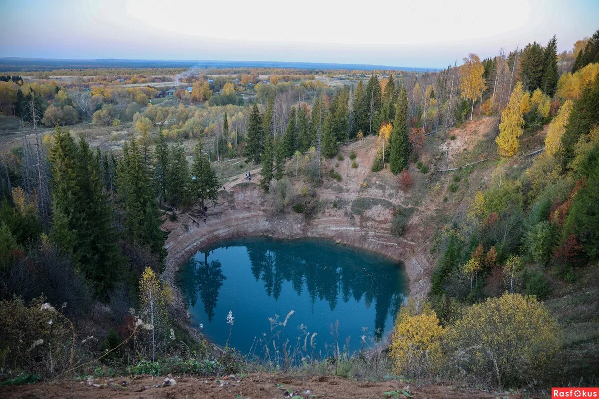 Озеро в виде глаза. Морское озеро марий эл. Республика марий эл озеро морской глаз. Озеро в виде глаза. Карстовое озеро морской глаз.