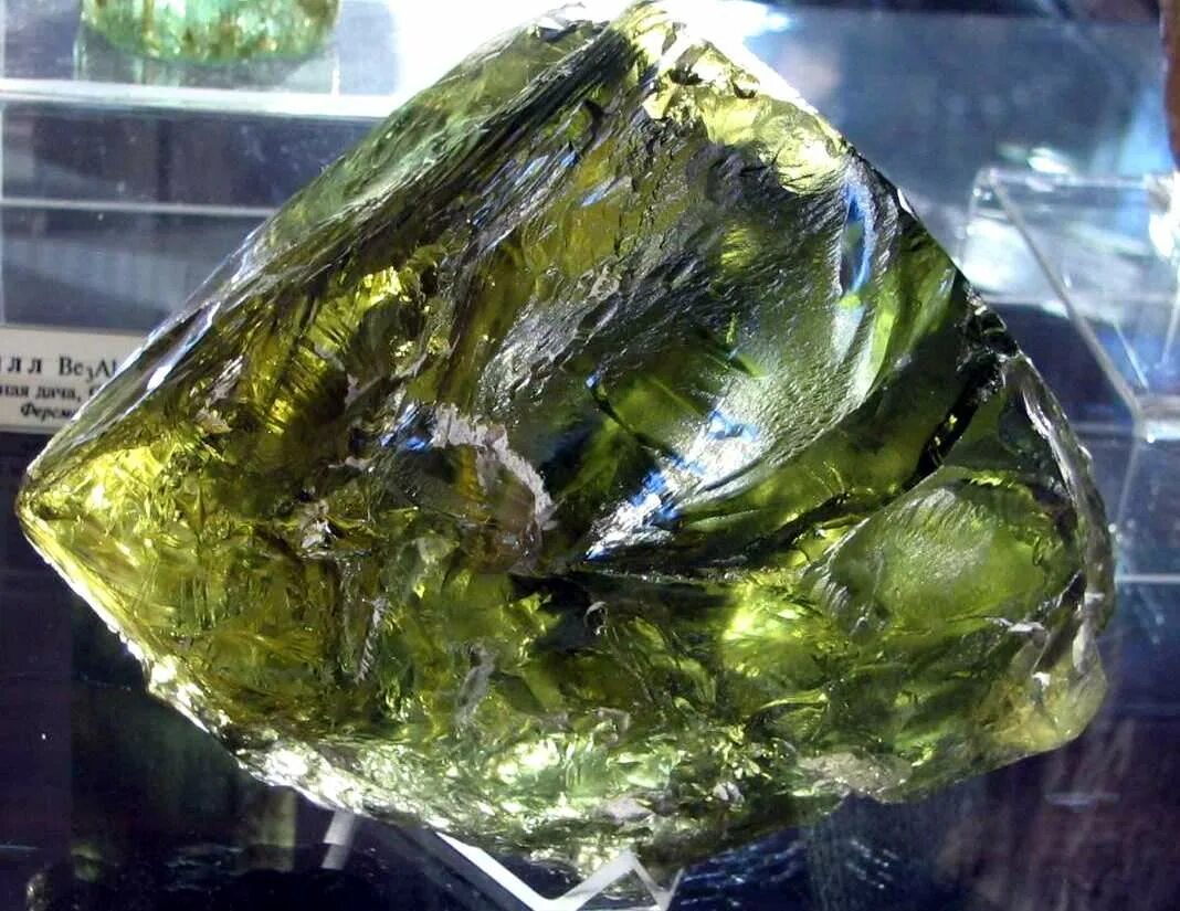 Берин камень. Базальт горная порода миндалекаменная. Берин камень. Камень валун. Берин камень.