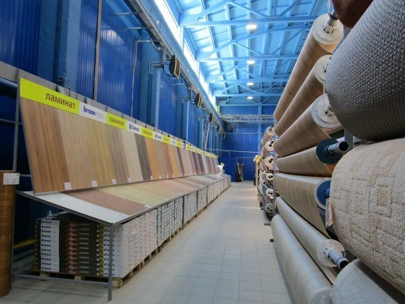 Линолеум со склада. Линолеум витрина. Линолеум со склада. Склад линолеума. Линолеум на оптовом складе.