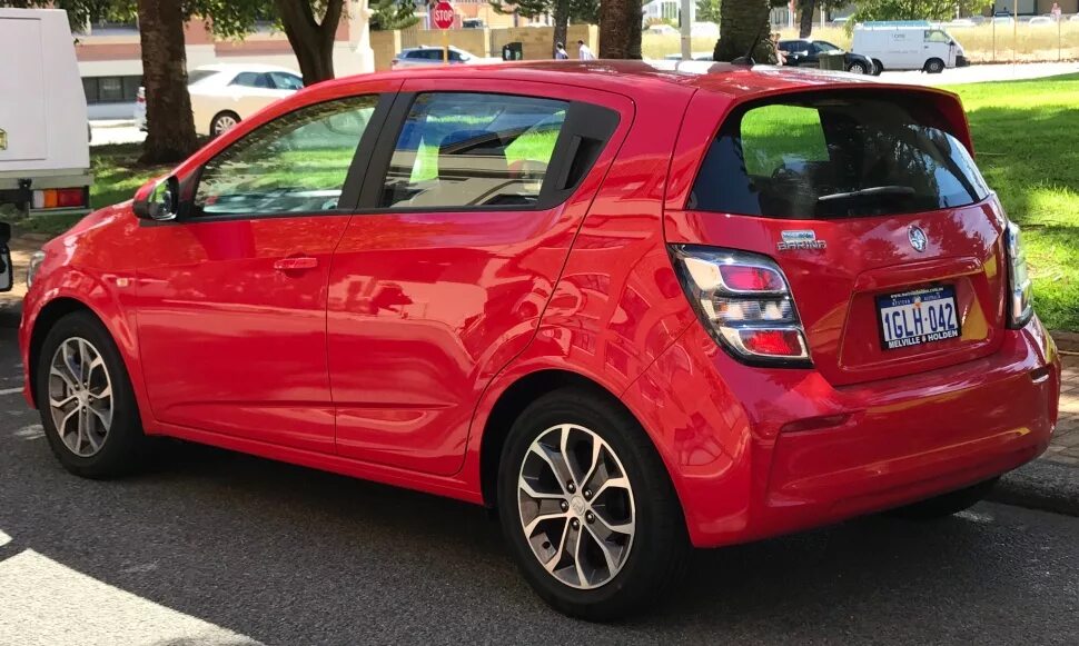 Holden Barina хэтчбек. Vauxhall Barina. Пятидверный хэтчбек. Китайский хэтчбек.