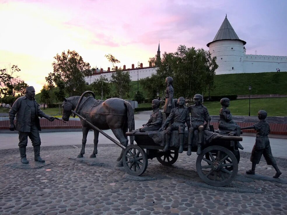 Асгат галимзянов. Асгат Галимзянов памятник. Памятник Казань благотворителю Галимзянову. Асгат Галимзянов Казань. Памятник благотворителю Асгату Галимзянову.