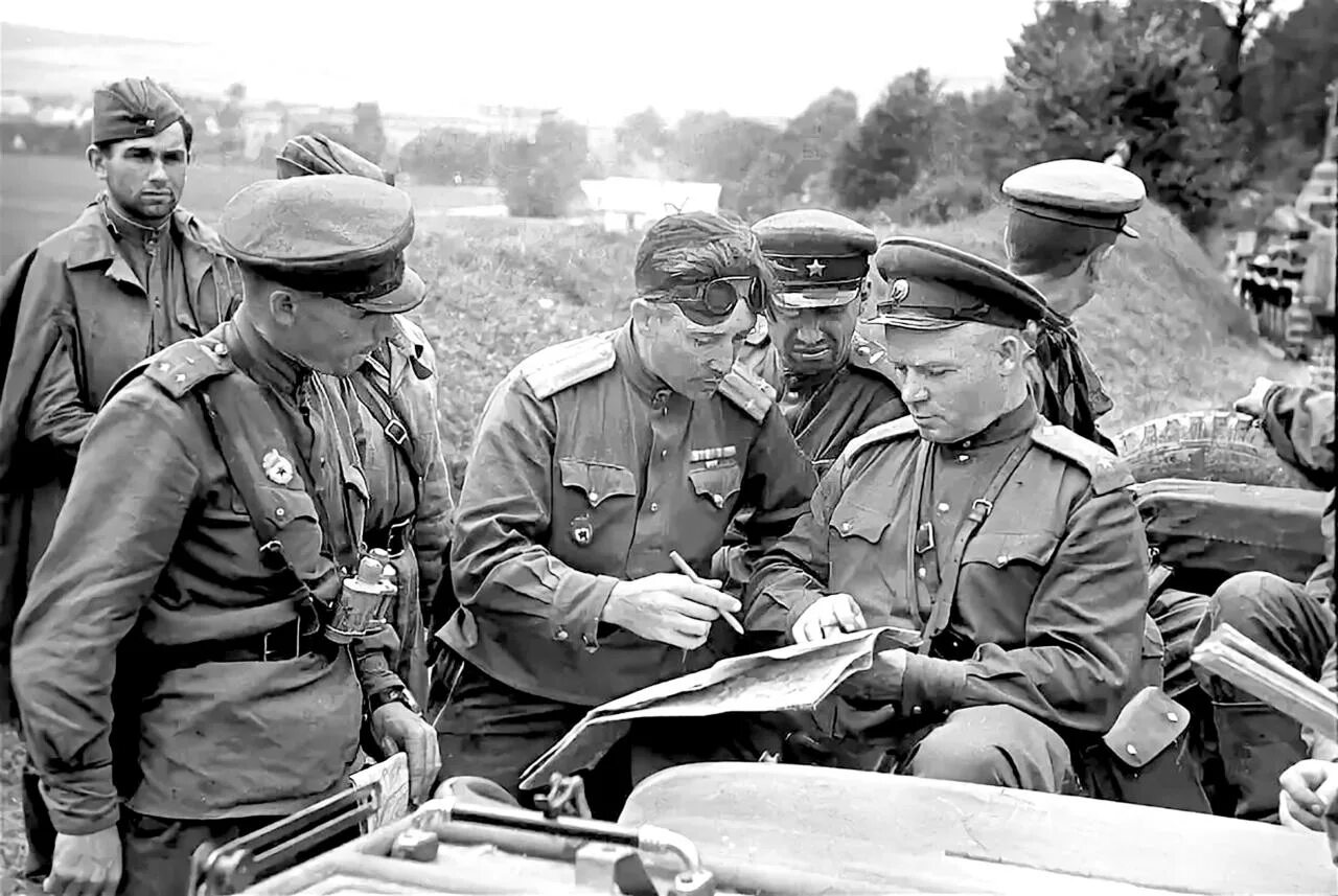 Фотографии великой отечественной войны 1945. Дмитрий Данилович Лелюшенко. Великая Отечественная война 1941-1945. 4-Я Гвардейская танковая армия Лелюшенко. Офицеры ВОВ 1941-1945.