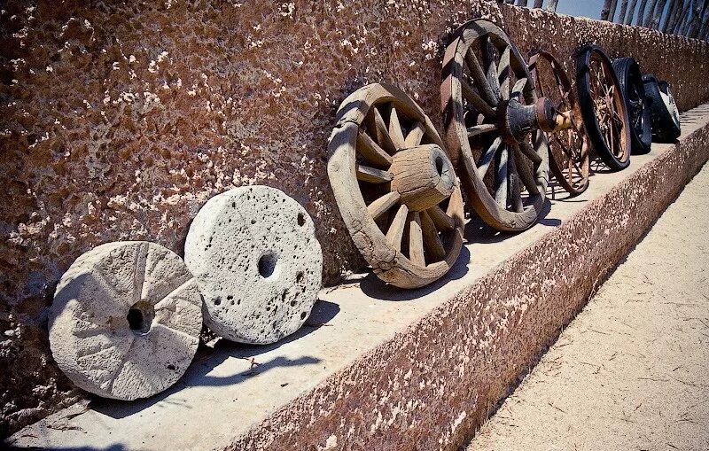 Колесо ис и. Колесо Месопотамии. Колесо шумеров. Первое колесо Месопотамии. Каменное колесо.