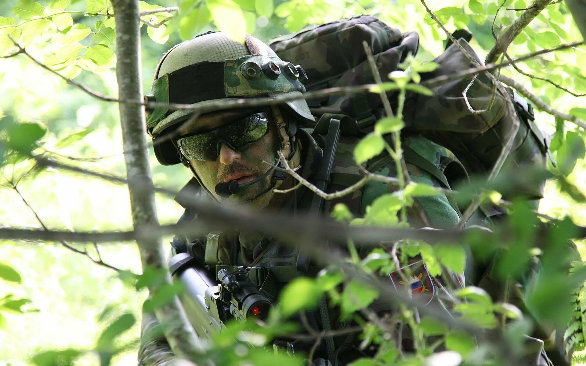 Два солдата в лесу. Два солдата в лесу. Солдат в лесу. Разведчики в лесу. Выживание в лесу.