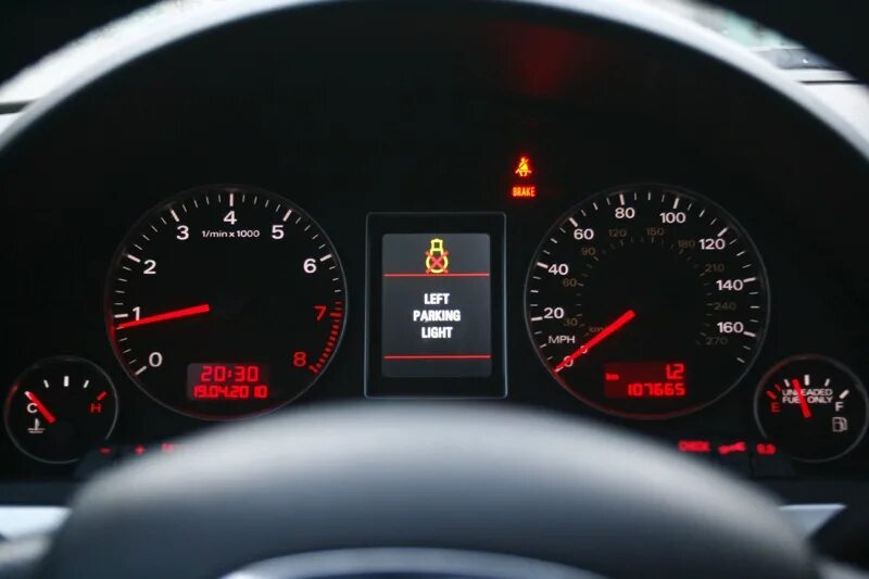 Лампы ауди а4 б8. Лампочка ауди ку 5 2011г. ошибки ауди ку5. audi a4 b7 ошибка парктроника. лампочки audi a4 b9.