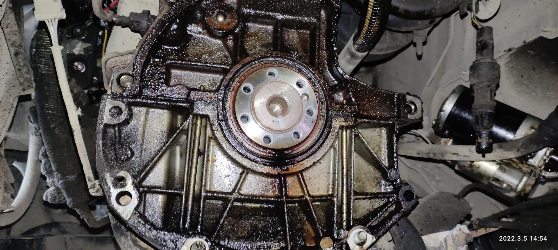 Сальник коленчатого вала передний. Сальник блок рено симбол. Передний сальник коленвала x20xev. Задний сальник двигателя qr20de. Задний сальник коленвала на мотор м272.