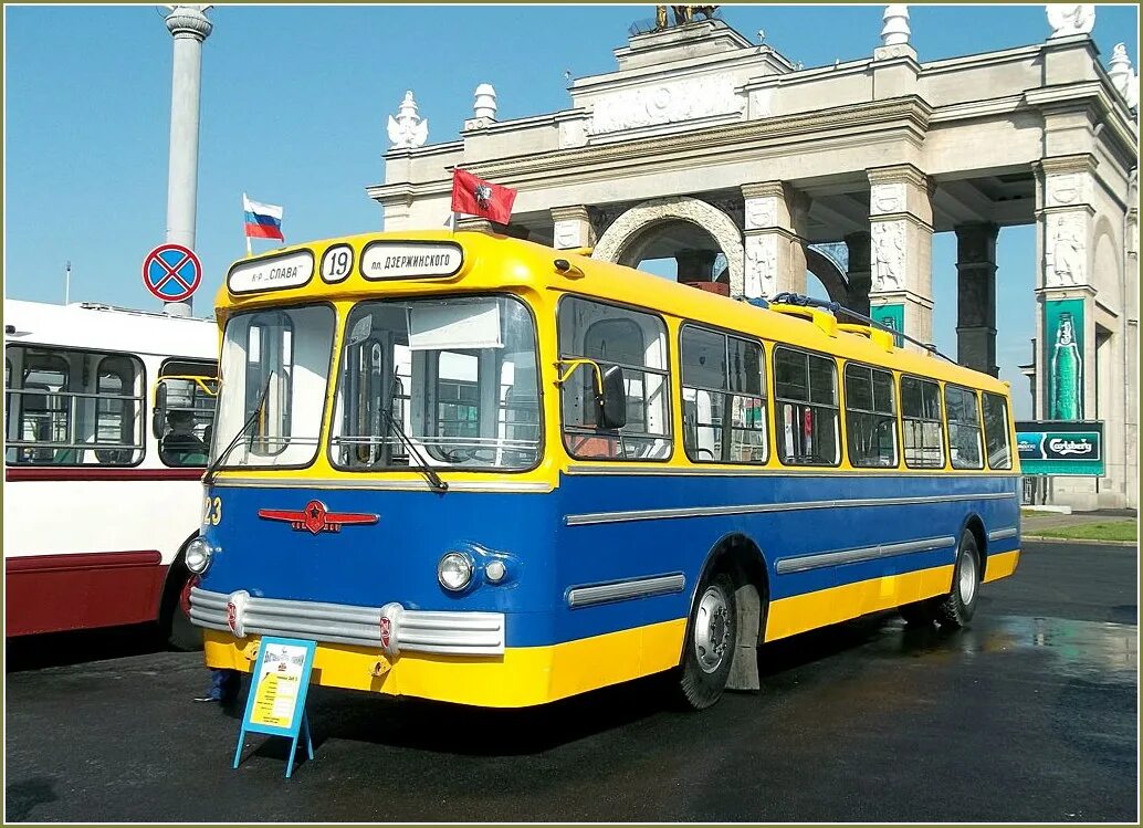 В каком городе выпускают троллейбусы. ЗИУ-5 троллейбус. ЗИУ 682 Мосгортранс. Троллейбус ЗИУ. ЗИУ-5 Москва.
