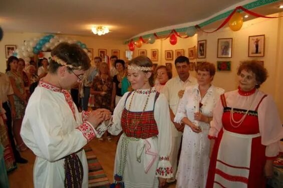 Праздники коми пермяков национальные. Коми зыряне традиции. Карелы вепсы саамы. Коми пермяки народ. Обычаи пермяков.