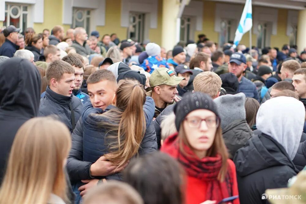 Мобилизация 2. Проводы на вокзале. Мобилизованные Томск. Томск мобилизация проводы в Томске. Томск мобилизация проводы.