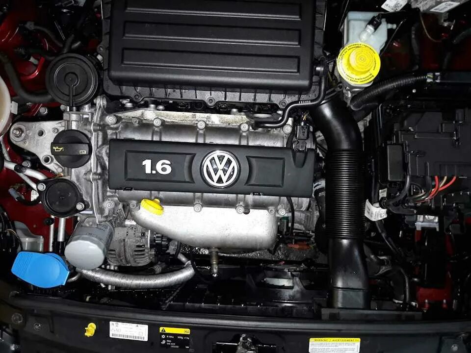 6 vw polo. Двигатель поло седан 1. 6. 6 105 л с двигатель. Volkswagen polo 2017 двигатель.