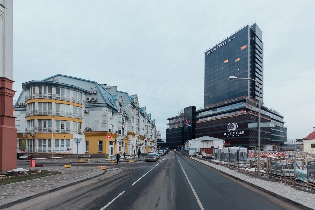 Галерея вдоль здания