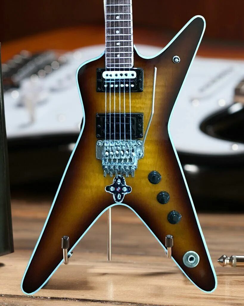 Гитара пантера. Гитара dimebag darrell. гитары dean dimebag. электрогитара dean dimebag darrell. dean guitars ml dimebag pantera.