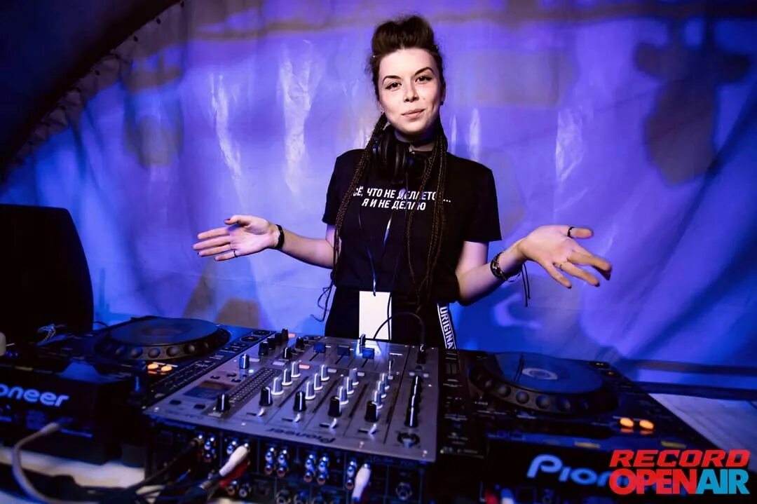 Xenia diamond dj. Dj xenia diamond beautiful. Девушка диджей. Xenia диджей фото. Dj xenia diamond beautiful.