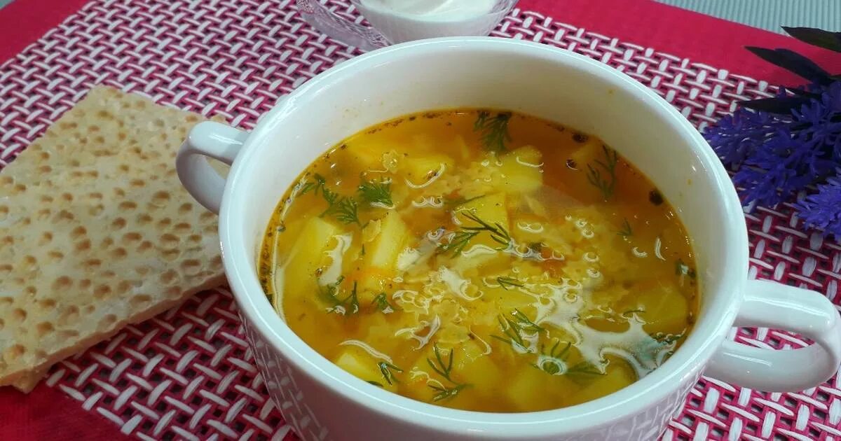 Куриный суп со звездочками. Суп со звездочками. Суп с звездочками и курицей. Суп с звездочками и курицей. Куриный суп.