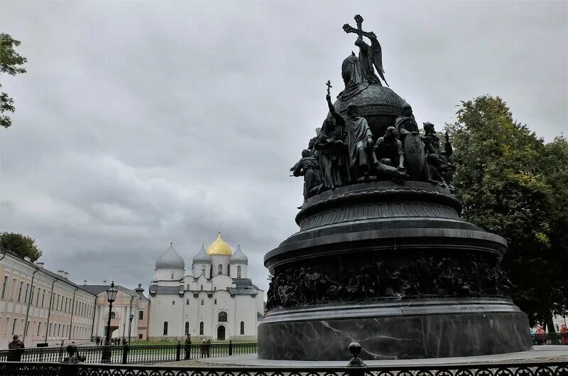 Памятник тысячелетие России Великий Новгород ВОВ. Памятник тысячелетия России в Великом Новгороде до войны. Памятник тысячелетие России до войны.