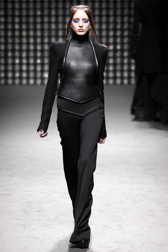 Мод попит. Gareth Pugh коллекции. Gareth Pugh Fall 2011. Gareth Pugh одежда. Gareth Pugh 2020.