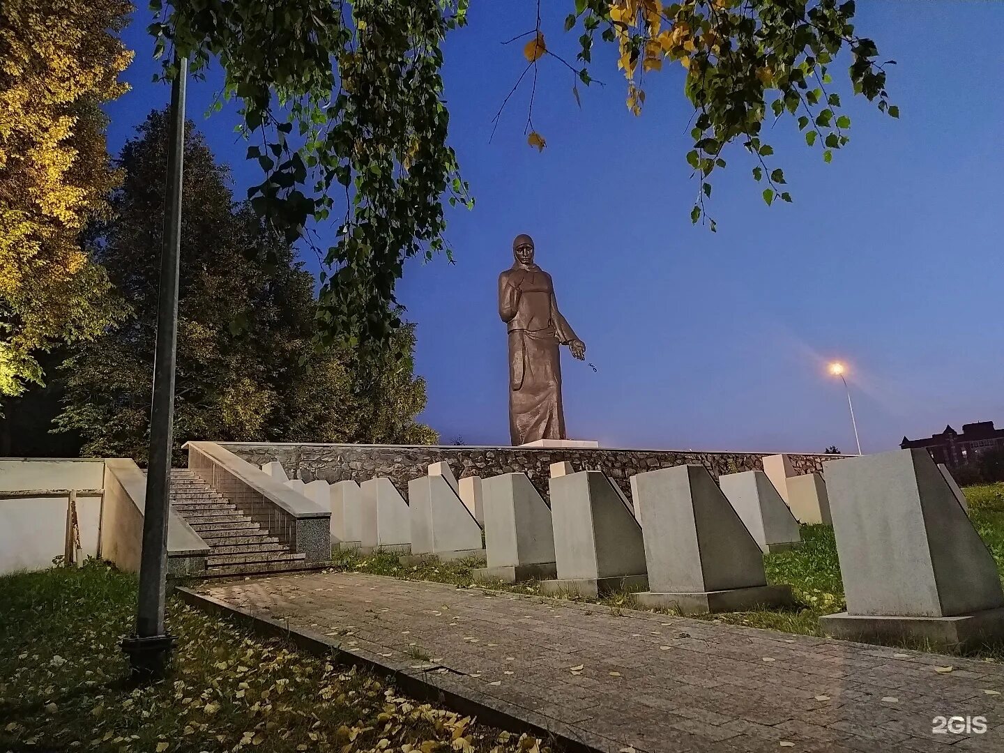 Скорбящая пермь. Монумент скорбящая мать пермь. Мемориал скорбящая пермь. Памятник скорбящая пермь. Скульптура скорбящей матери.