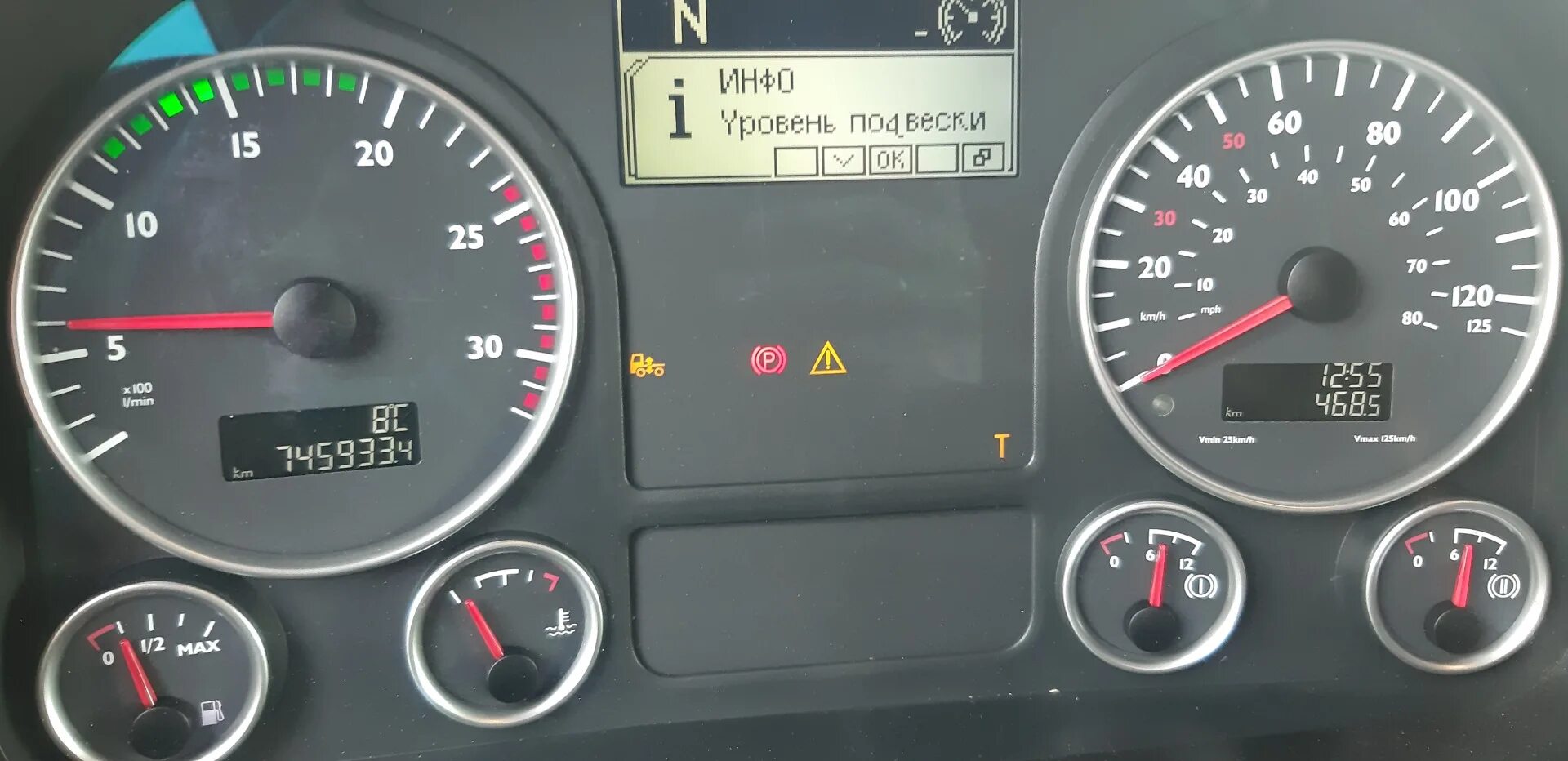 04601 ошибка ман. Фильтр adblue man tgx euro 6. man tgx 2014 заглушка адблю. датчик уровня адблю даф 106. ман тгх 150 спидометр.