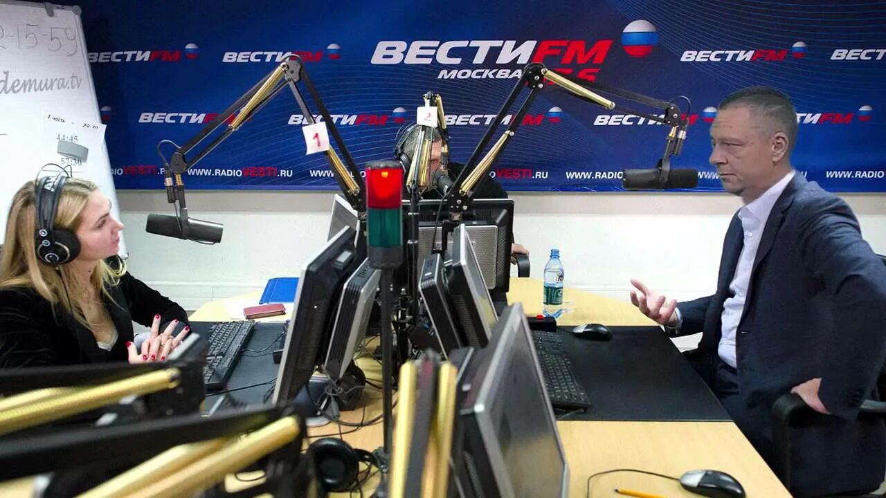 Радио вести. Радиостанция вести ФМ. Вести ФМ Москва. Вести fm студия. Dtcnb av