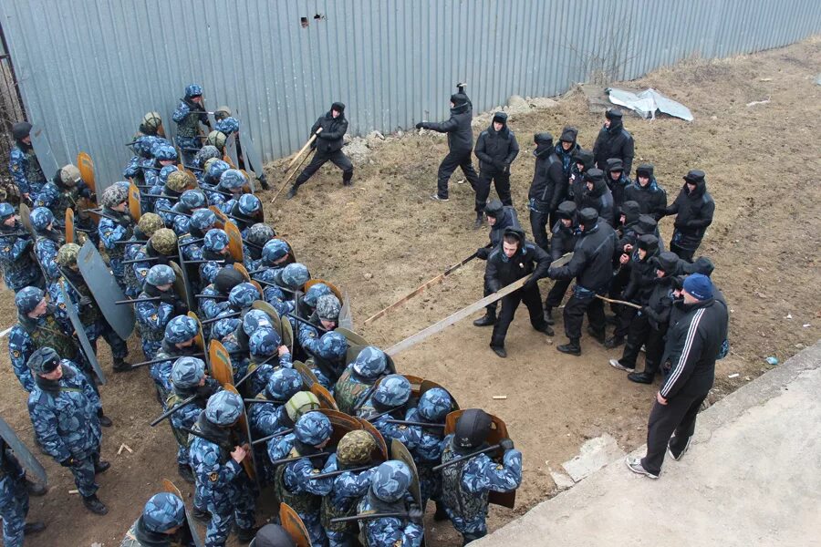 Операция по пресечению массовых беспорядков. Массовые беспорядки ФСИН. Пресечение массовых беспорядков. Бунты и массовые беспорядки в учреждения УИС. Пресечение массовых беспорядков в учреждениях ФСИН.