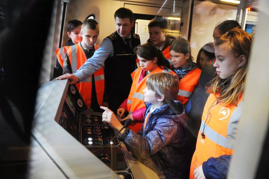 Экскурсия в метро. Московское метро экскурсии. Московское метро экскурсии. Семь чудес московского метро. Московское метро экскурсии.