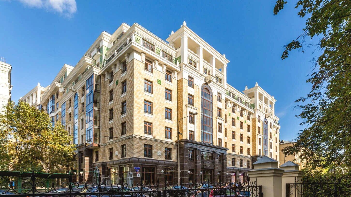 Grand deluxe на плющихе погодинская ул. Погодинская 4 жк grand deluxe. Гранд делюкс. Гранд делюкс. Дом на плющихе стройка.