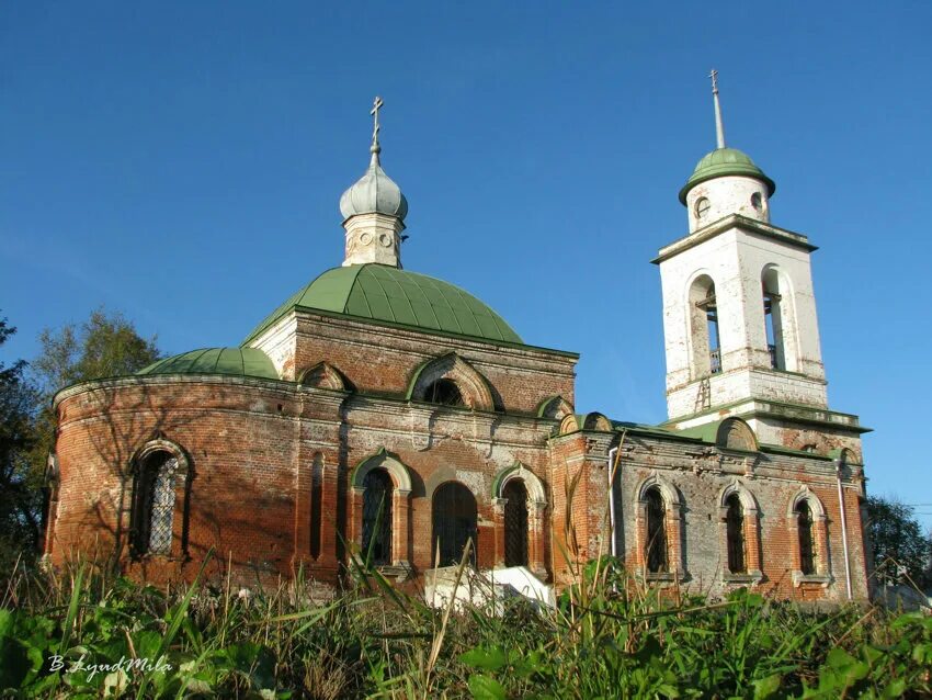 Села ма. Церковь Николая Чудотворца в Матренино. Деревня Матренино Волоколамского района. Церковь Николая Чудотворца Пенская. Храм в деревне Матренино Волоколамский район.