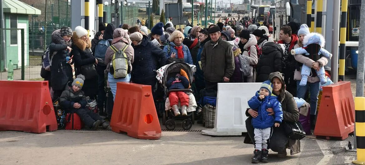 Примут ли помощь украине. Беженцы с Украины. Укаринские беженки в Германии. Эвакуация. Украинцы в Польше беженцы.