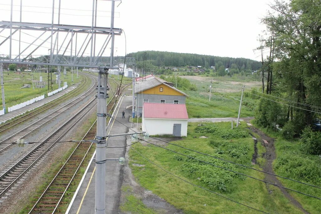 Таватуй озеро екатеринбург. Электричка таватуй. Таватуй старые фото. Таватуй жд станция. Станция сагра свердловская область.