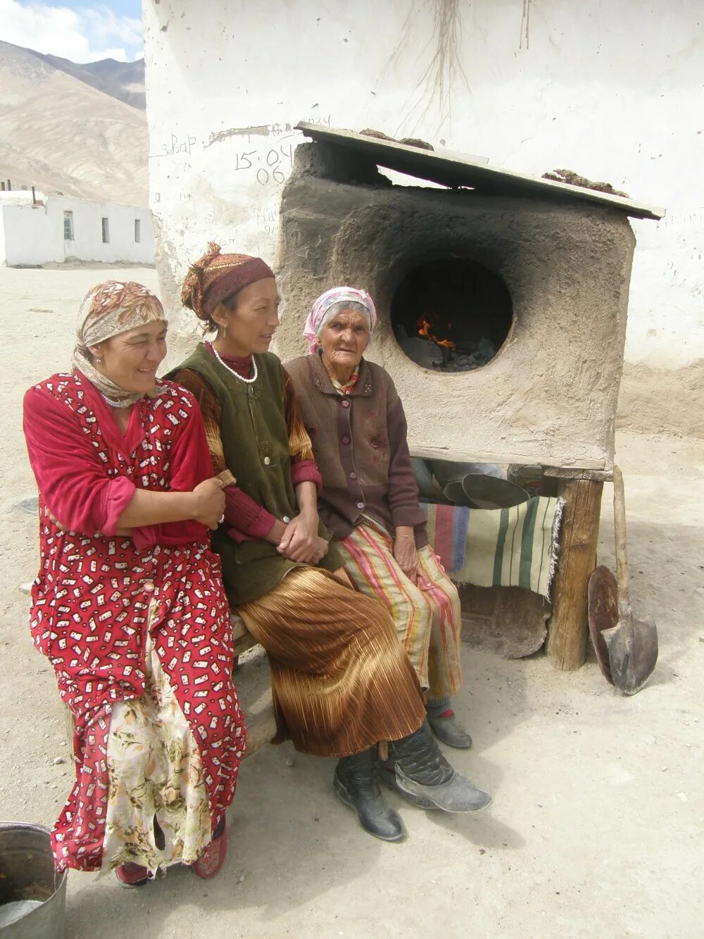 как живут в кишлаках. люди кишлак таджикистан. таджикский кишлак. жизнь в таджикистане. кишлак ак-аул узбекистан.