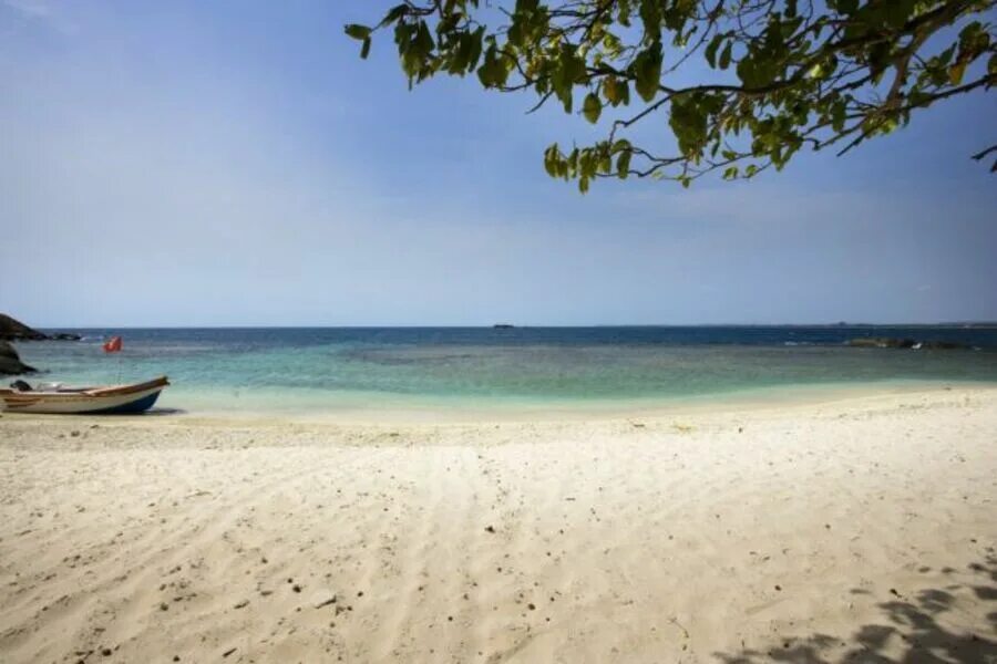 Погода на шри ланке в июле. Тринкомали Шри Ланка. Тринкомали и Нилавели. Тринкомали пляж Нилавели. Тринкомали Шри Ланка пляжи.