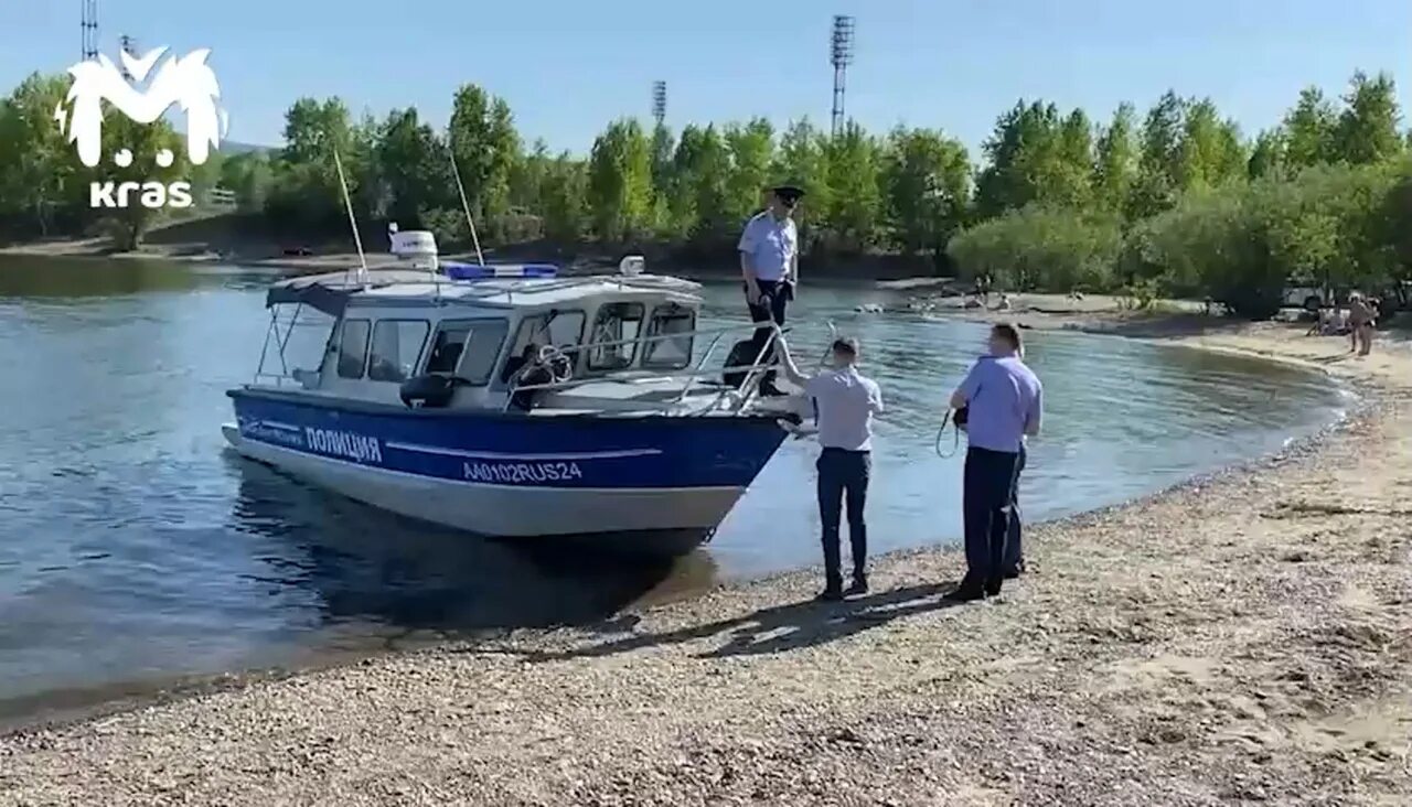 Девочку переехал катер. Красноярские катера. катер на енисее. катер красноярск. катер енисей на енисее.
