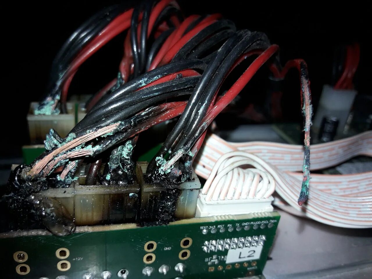 Я тысячу раз обрывал провода переделка. Asic s9 разъемы блоков питания. разъемы шлейфа платы asic s9. провод для асика s9. отгар провода питания асик antminer s9.