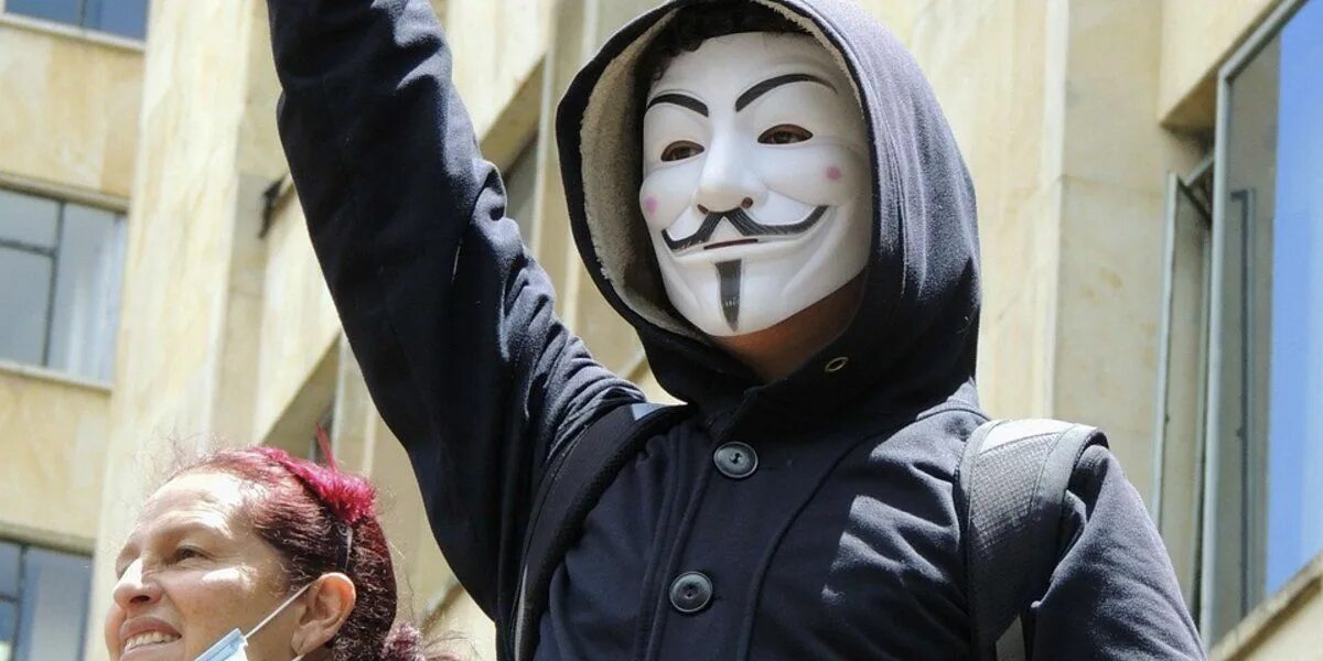 Инста аноним. Анонимус блин. анонимусы угрожают. anonymous antipedofilia.