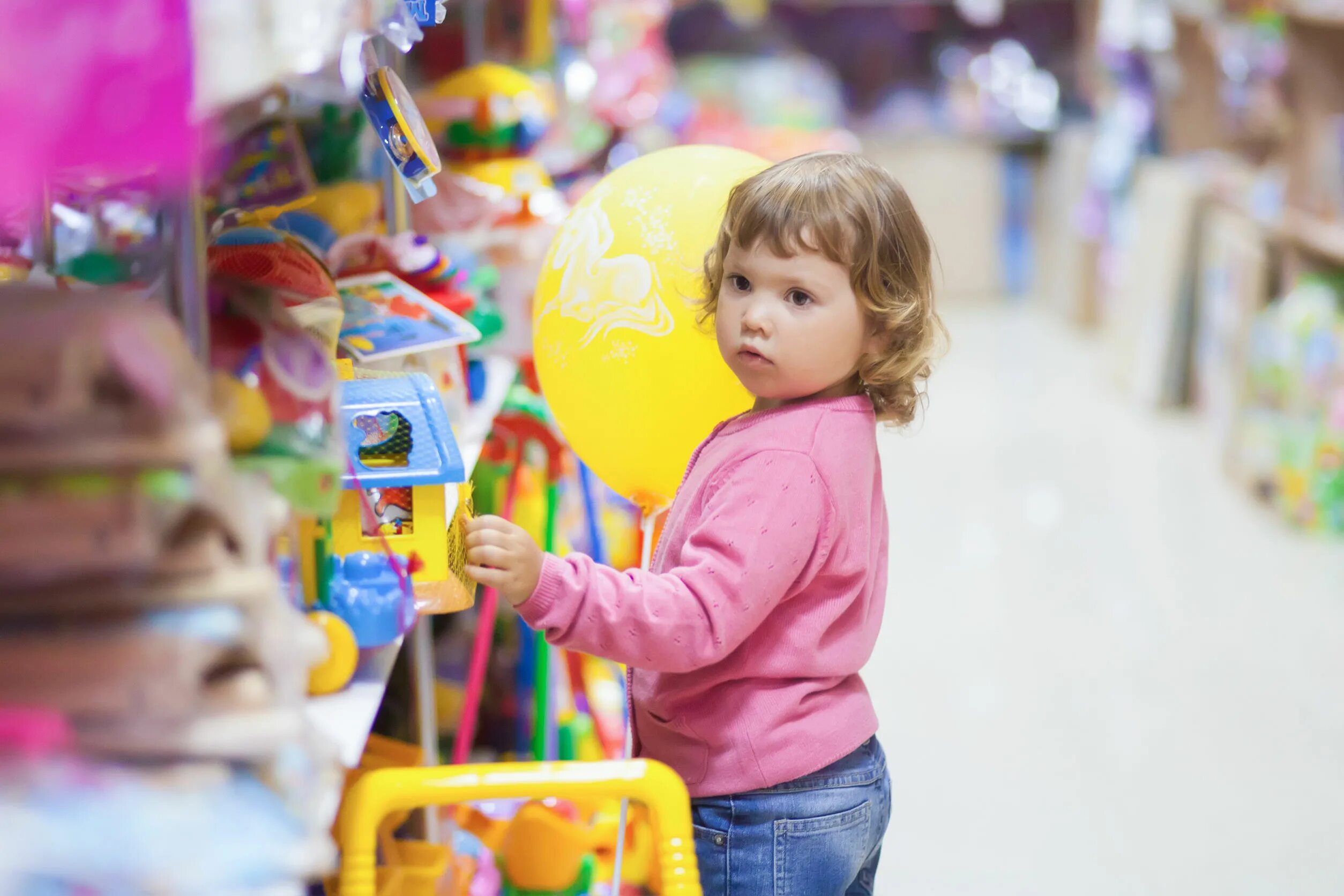 Choose toy. How to choose a children's Toy. Elastic Toys for Kids from Malls.